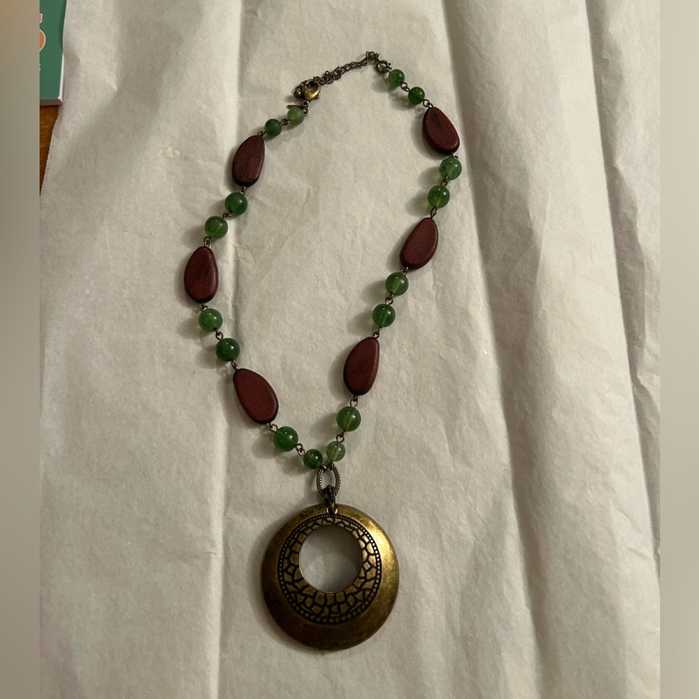 Vintage Avon SAQ Boho Green Bead & Bronze Pendant Necklace